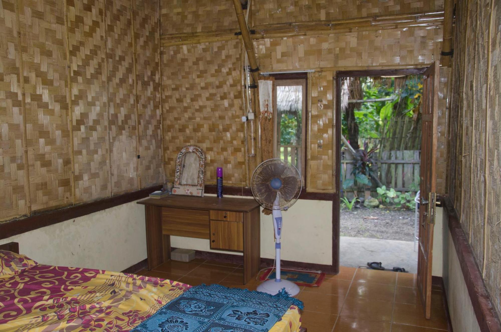 Red Island Bungalows Pasanggaran Esterno foto