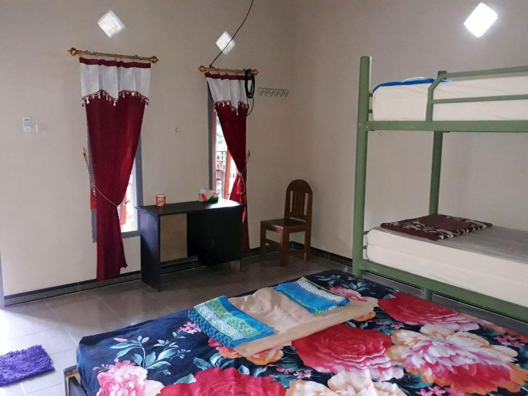Red Island Bungalows Pasanggaran Camera foto