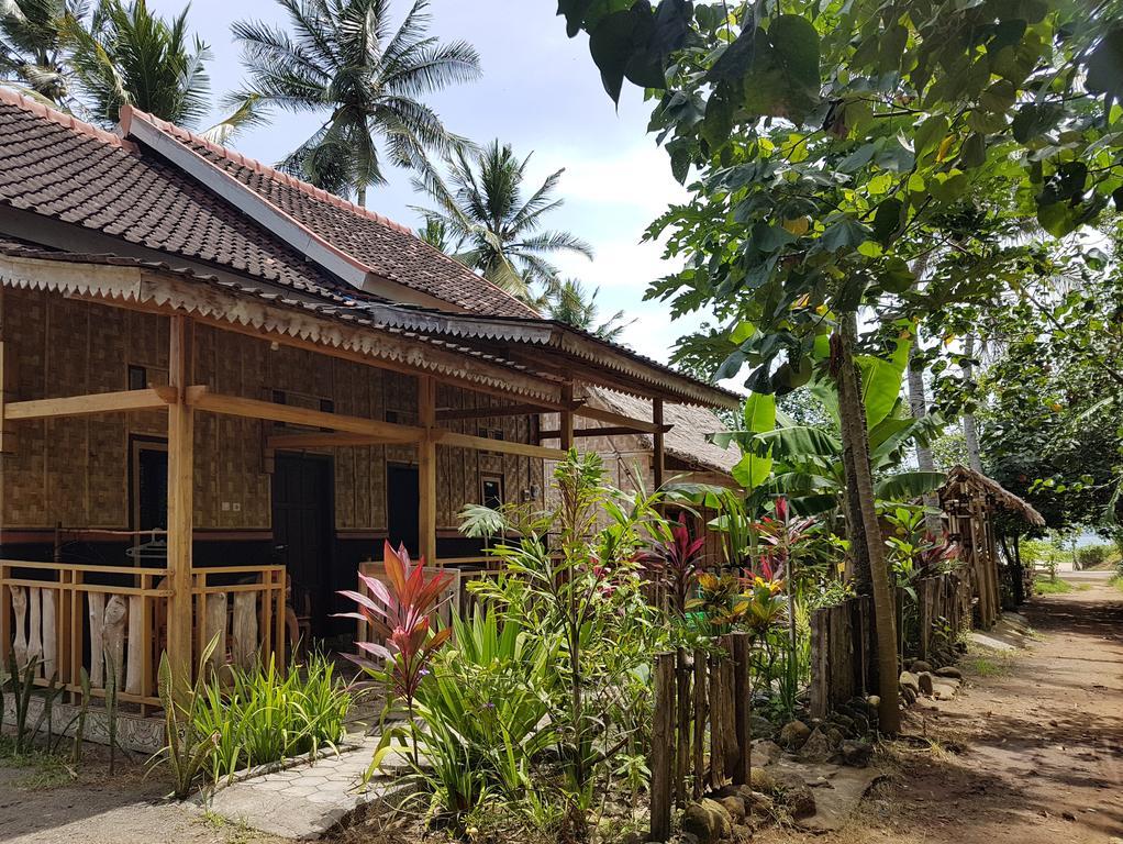 Red Island Bungalows Pasanggaran Esterno foto