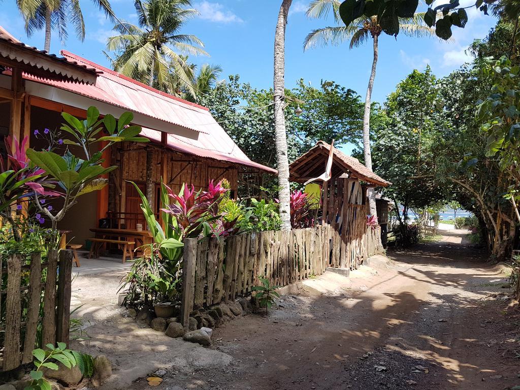 Red Island Bungalows Pasanggaran Esterno foto